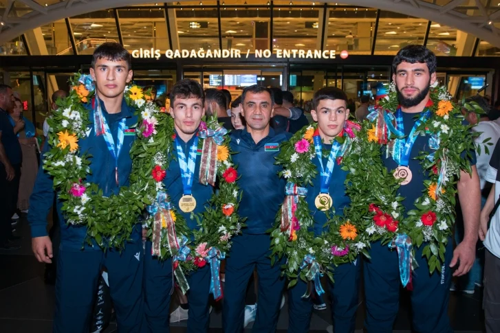 Avropa çempionatında tarix yazan komanda vətənə qayıtdı 