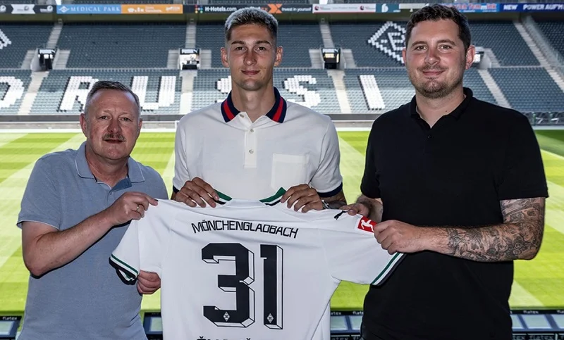 Çexiya millisinin hücumçusu Bundesliqada 