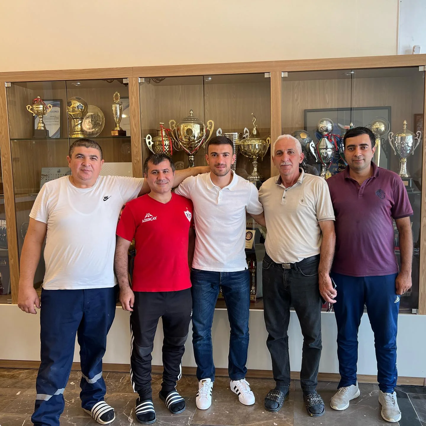 Qara Qarayev "Qarabağ" azarkeşləri ilə belə vidalaşdı - FOTO 