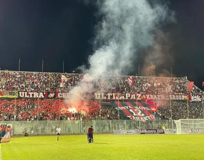 İtaliyada stadionu yandırdılar, məşq etməyə yer qalmadı - FOTO 