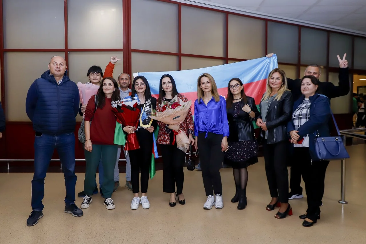 Dünya çempionları Bakıda belə qarşılandılar - FOTO 