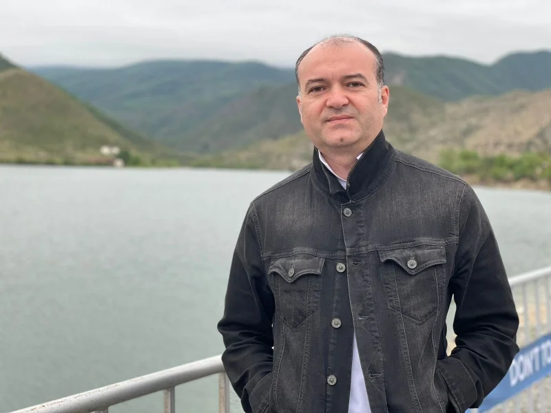 Köhnə tüfəngi əlində açılan barıt qoxusunda boğular... 