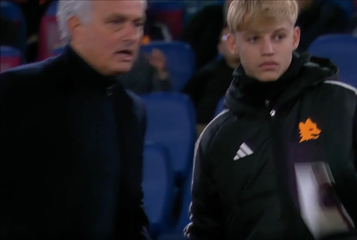 Mourinyu topdaşıyandan belə istifadə etdi - FOTOLAR 