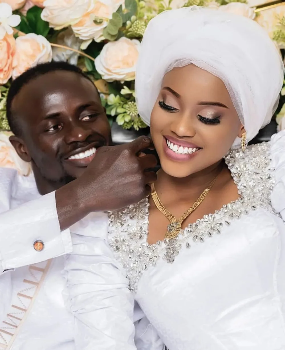 Sadio Mane özündən 14 yaş kiçik qızla evləndi - FOTO 