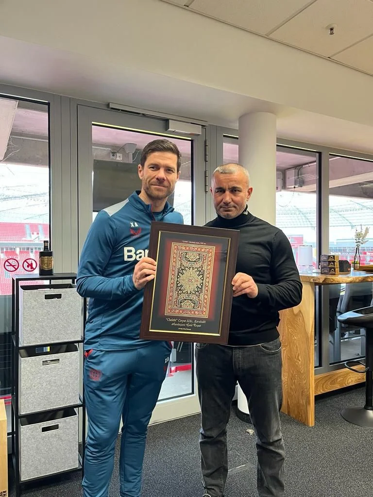 Qurban Qurbanov Xabi Alonso ilə görüşdü – FOTOLAR 