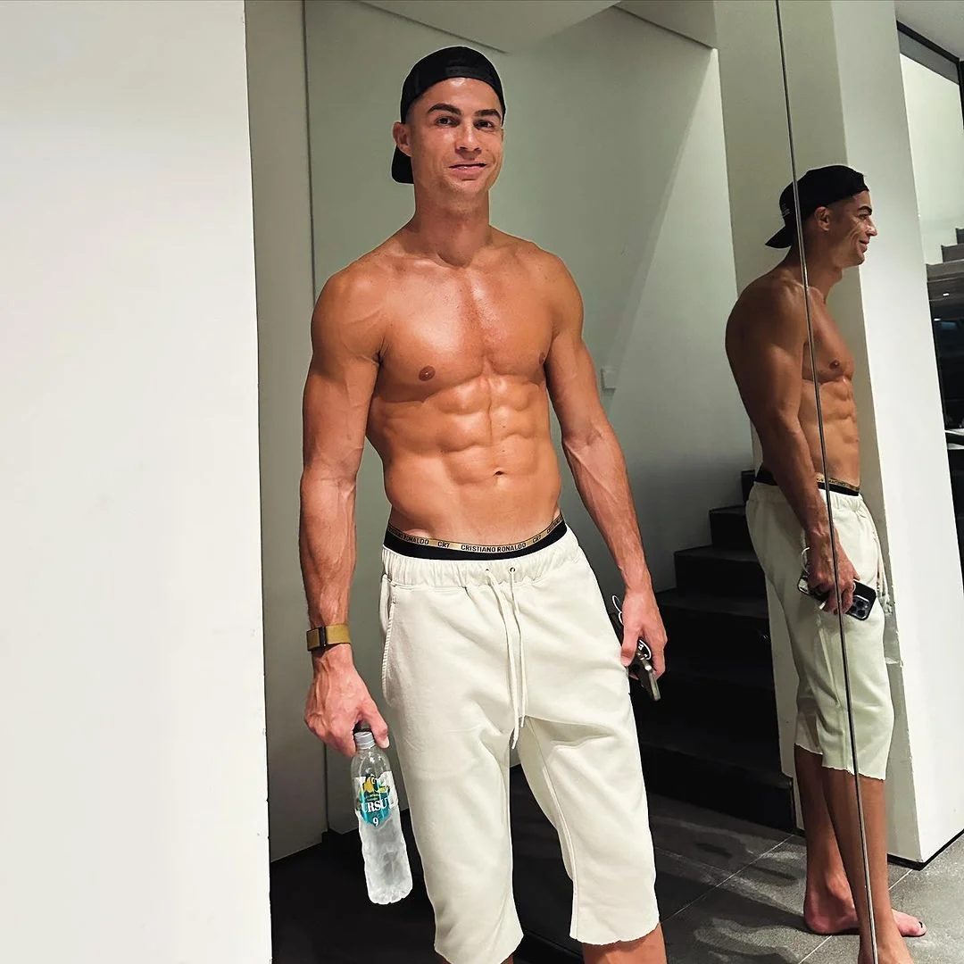 Ronaldu fiziki formasını nümayiş etdirdi - FOTO 