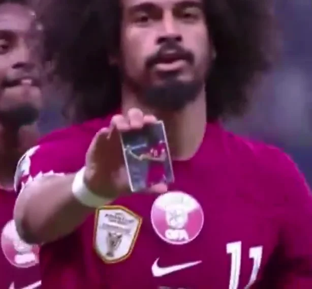 Qətərli futbolçu fokus göstərdi 