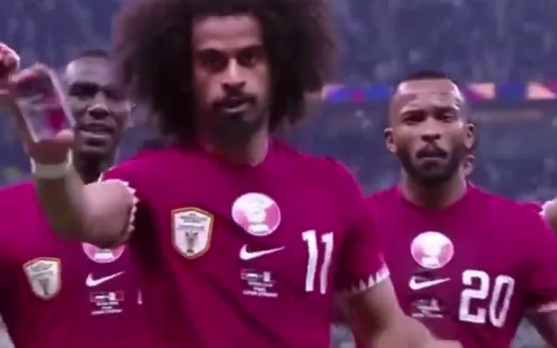 Qətərli futbolçu fokus göstərdi 