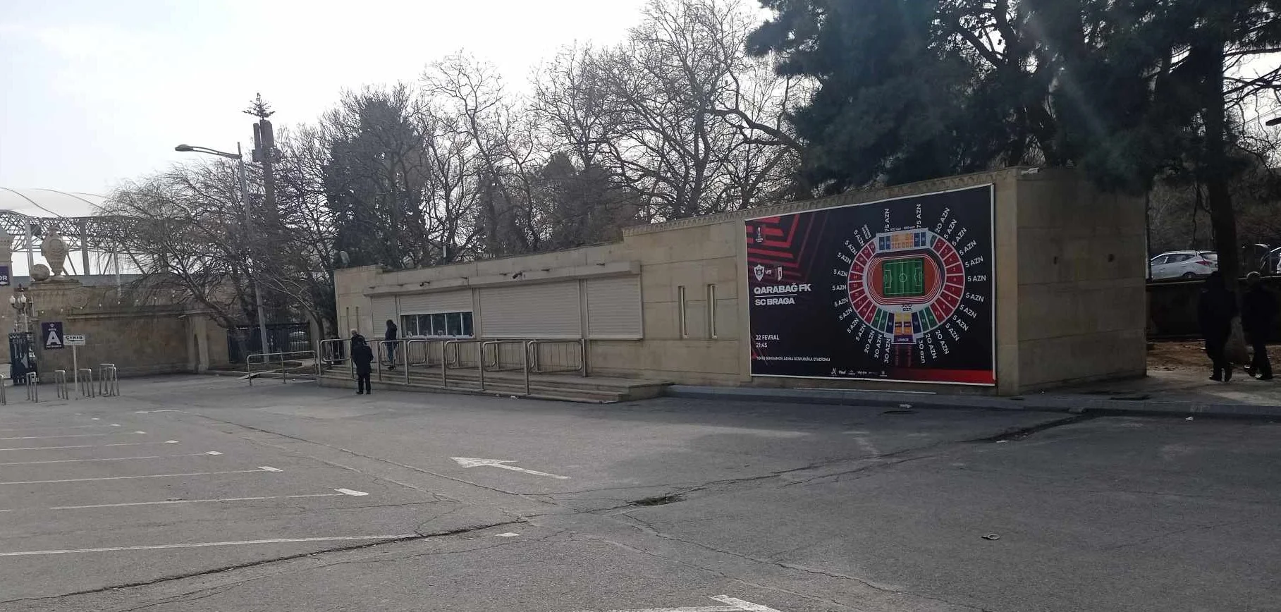 "Tofiq Bəhramov"da bilet alverçiləri yenə iş başındadır - FOTO 
