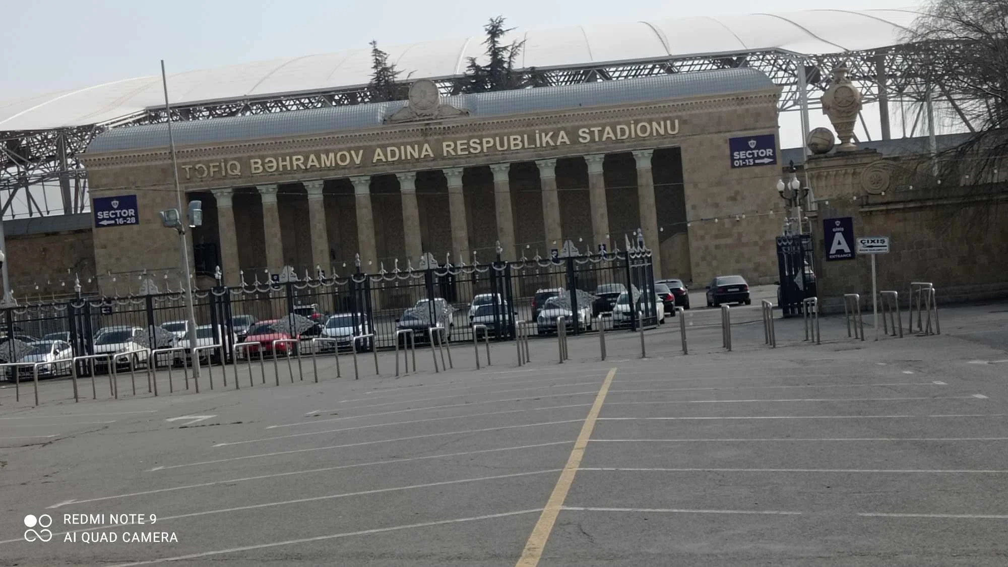 "Tofiq Bəhramov"da bilet alverçiləri yenə iş başındadır - FOTO 