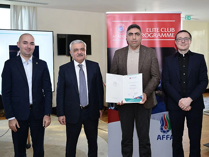 Rövnəq Abdullayev sertifikatlar payladı - FOTOLAR 