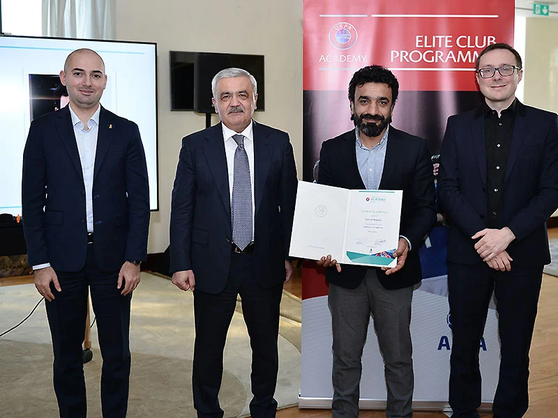 Rövnəq Abdullayev sertifikatlar payladı - FOTOLAR 