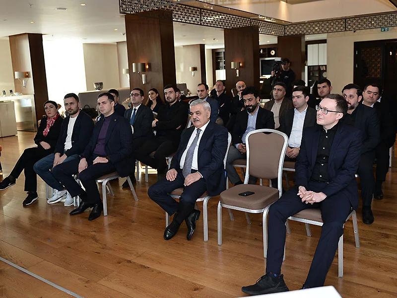 Rövnəq Abdullayev sertifikatlar payladı - FOTOLAR 