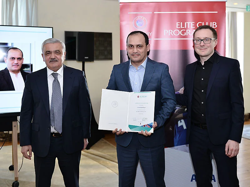 Rövnəq Abdullayev sertifikatlar payladı - FOTOLAR 