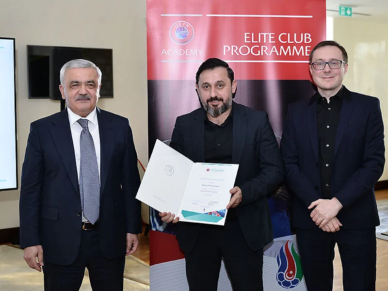 Rövnəq Abdullayev sertifikatlar payladı - FOTOLAR 
