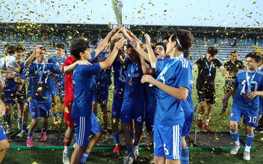 U-15 Liqasının qalibləri mükafatlandırıldı 