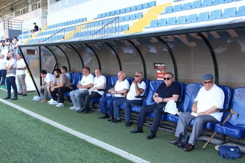 ETOPAZ-ın dəstəyi ilə Elnur Əşrəfoğlunun 50 illik yubileyinə həsr olunmuş futbol matçı keçirildi 
