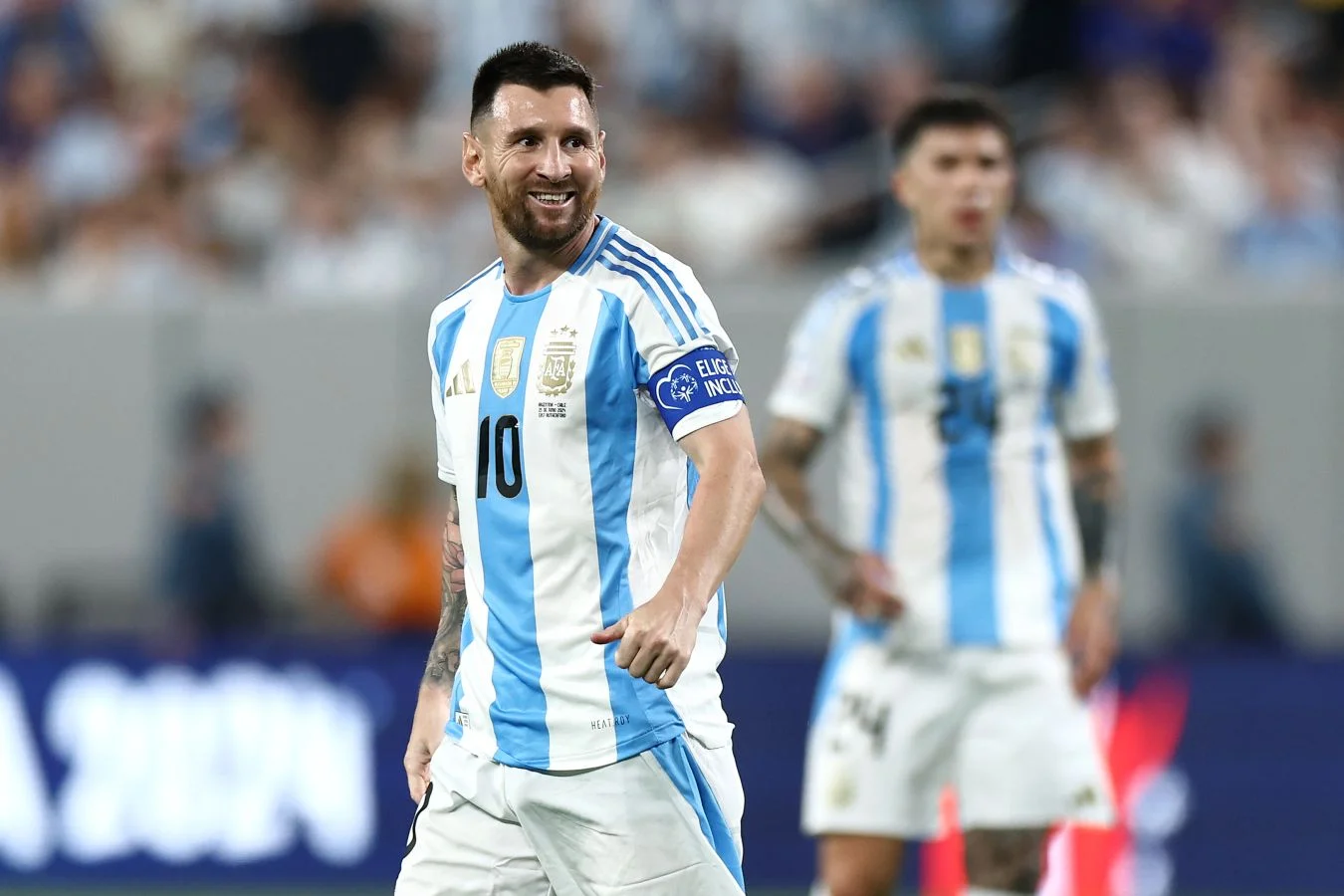 Zədəli Messi publika önünə belə çıxdı - FOTO 