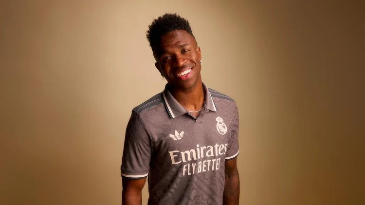"Real Madrid" üçüncü formasını təqdim etdi - FOTO 