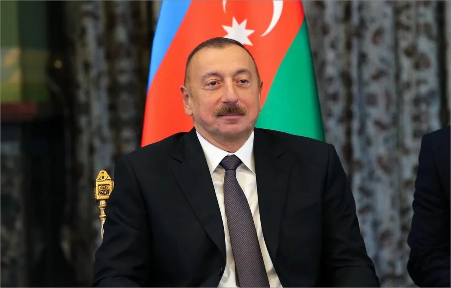 Ölkə başçısı olimpiya mükafatçılarını təltif etdi 