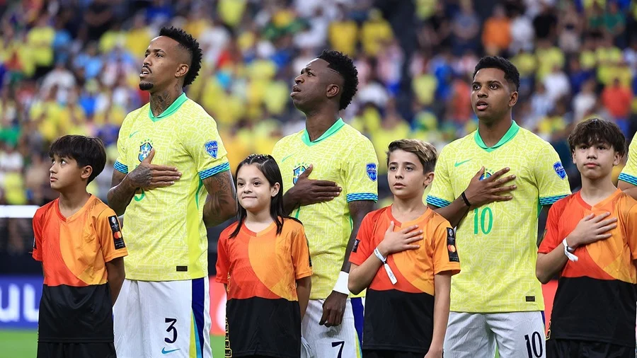 Cənubi Amerikada sürpriz nəticələr - Argentina da uduzdu, Braziliya da 