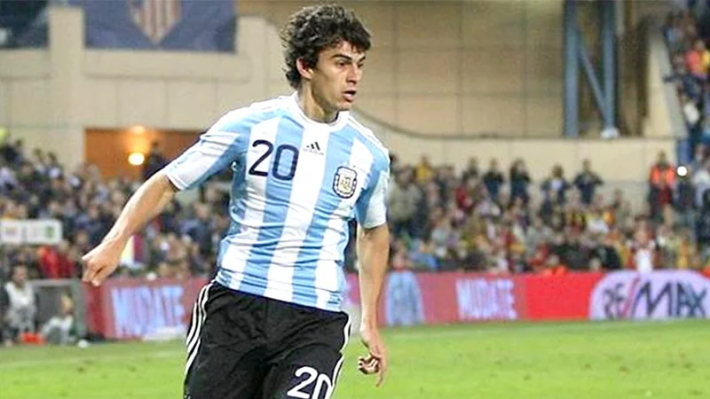 Argentina millisinin keçmiş futbolçusu karyerasını bitirdi 