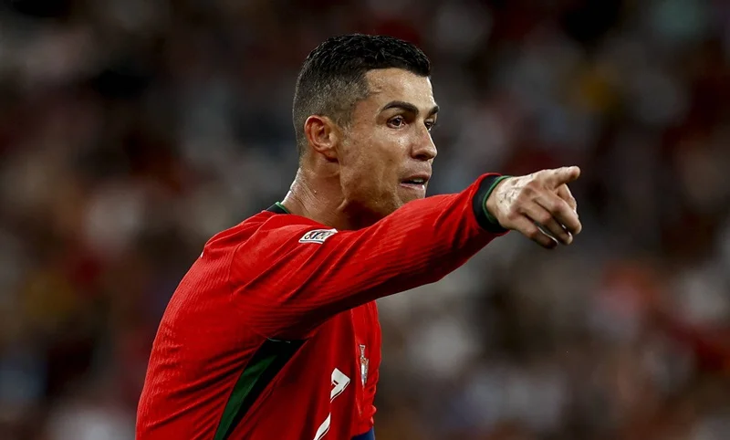 Ronaldu mühafizəçinin işini görməsinə mane oldu - FOTO 