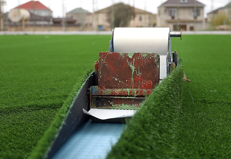 Binə stadionunda süni ot örtüyü dəyişdirilir - FOTOLAR 