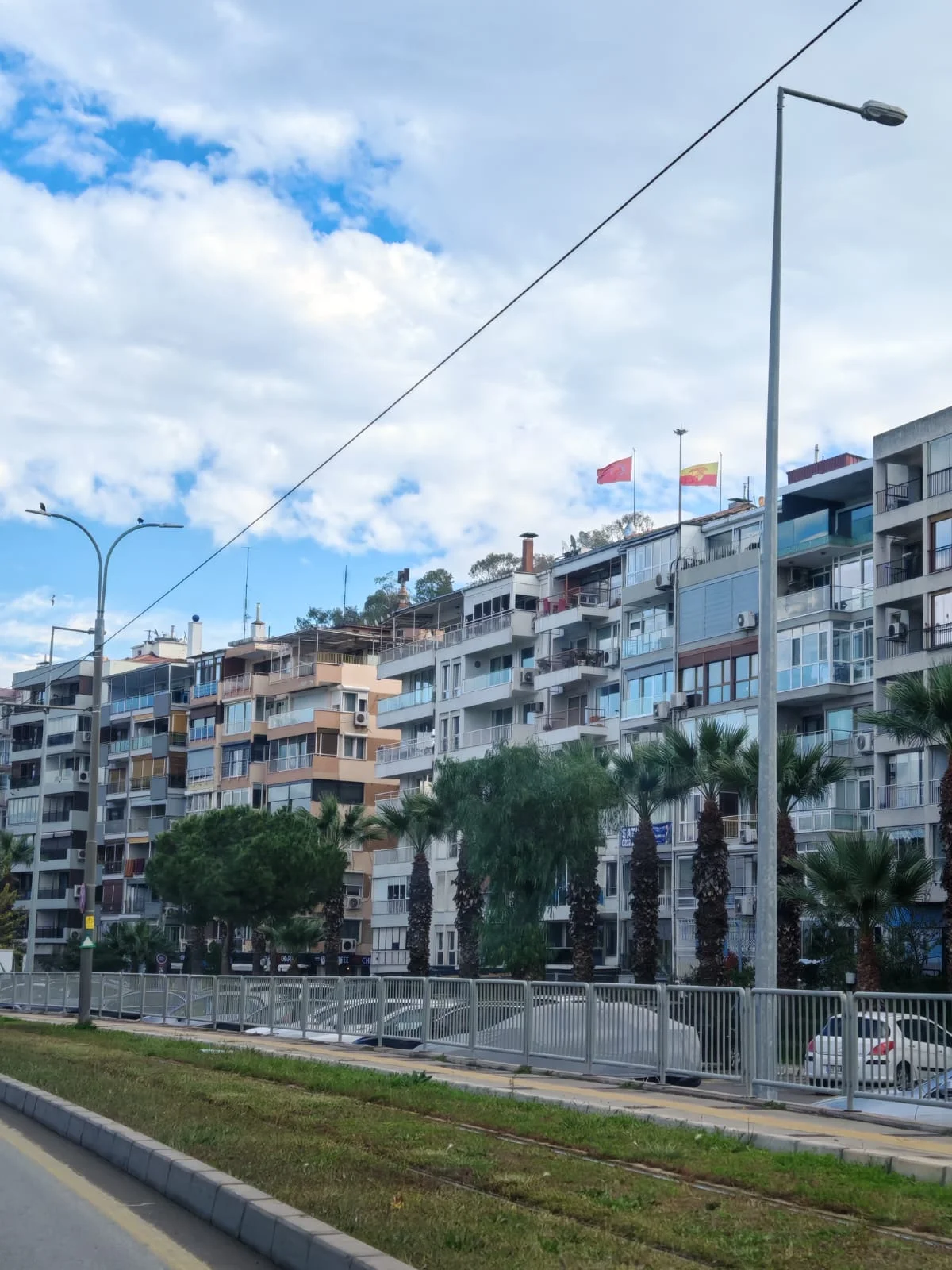 İzmir: Dalğaların qucaqladığı şəhər 