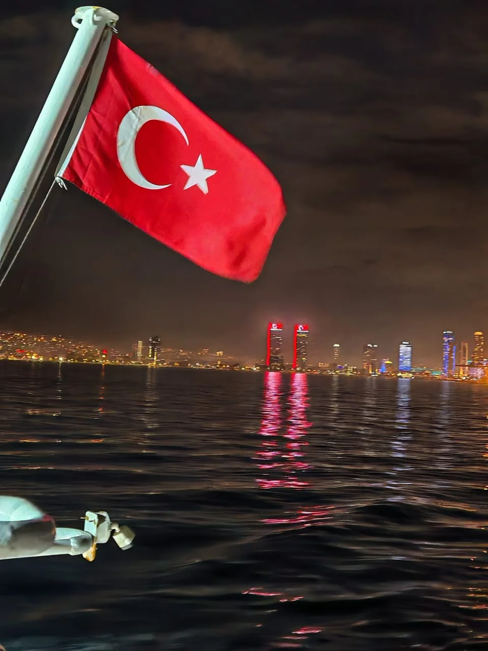 İzmir: Dalğaların qucaqladığı şəhər 