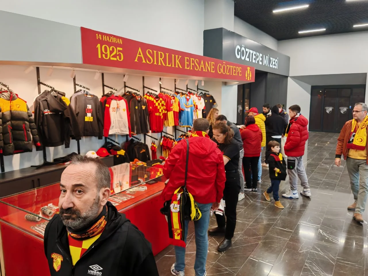 İzmir: Dalğaların qucaqladığı şəhər 