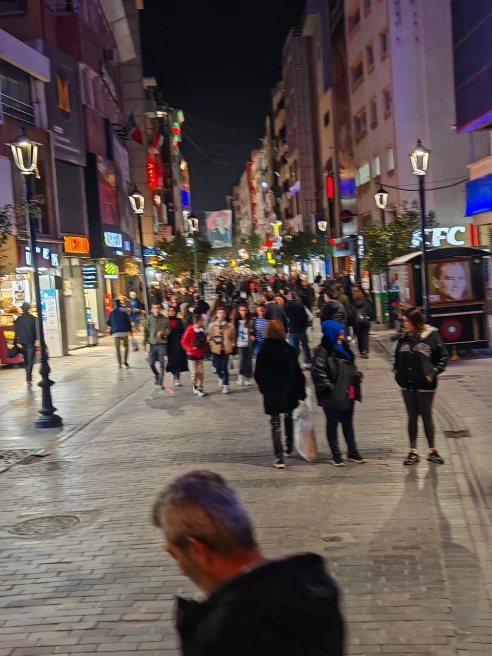 İzmir: Dalğaların qucaqladığı şəhər 