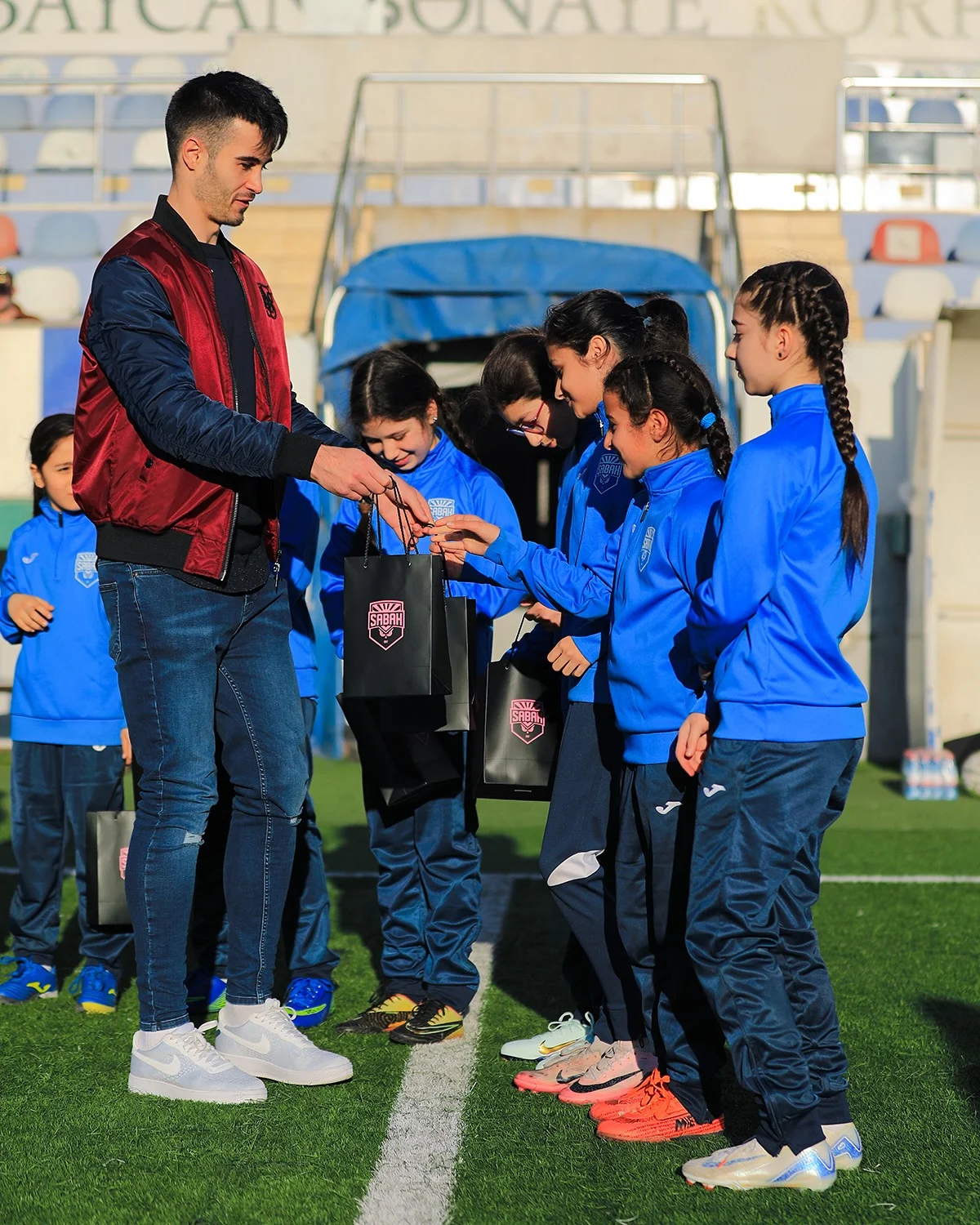 "Sabah"ın legioneri U-13-ün üzvləri ilə görüşdü 
