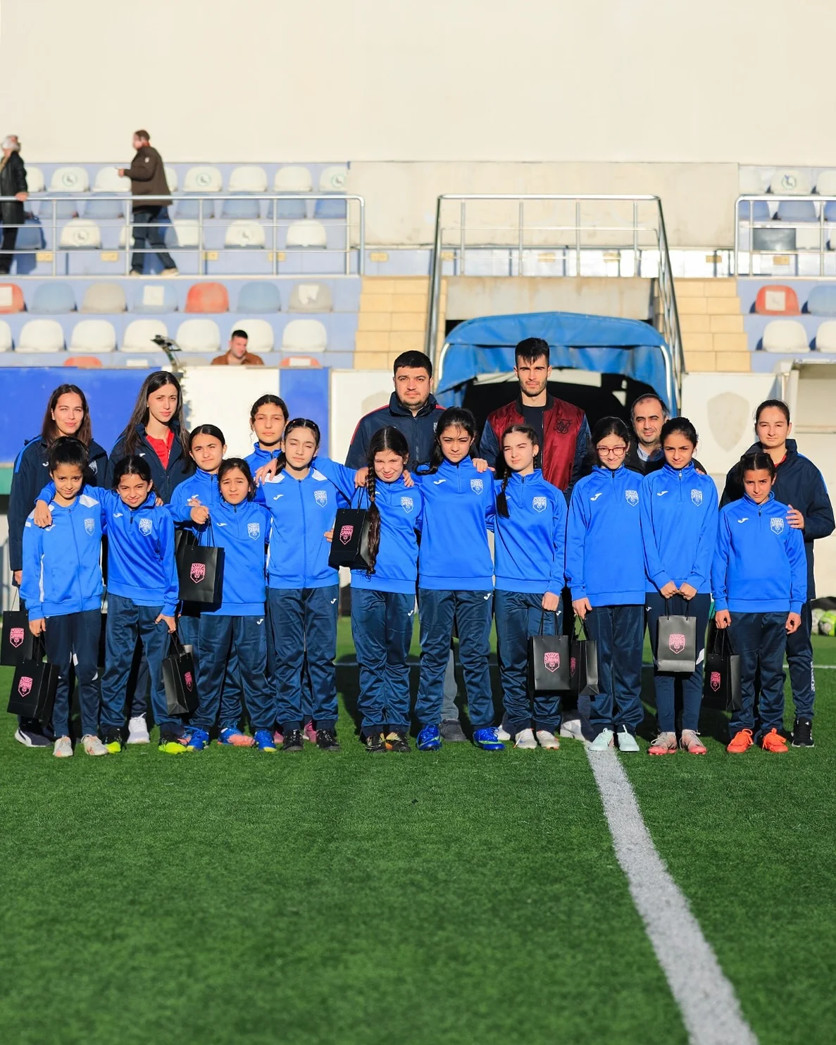 "Sabah"ın legioneri U-13-ün üzvləri ilə görüşdü 