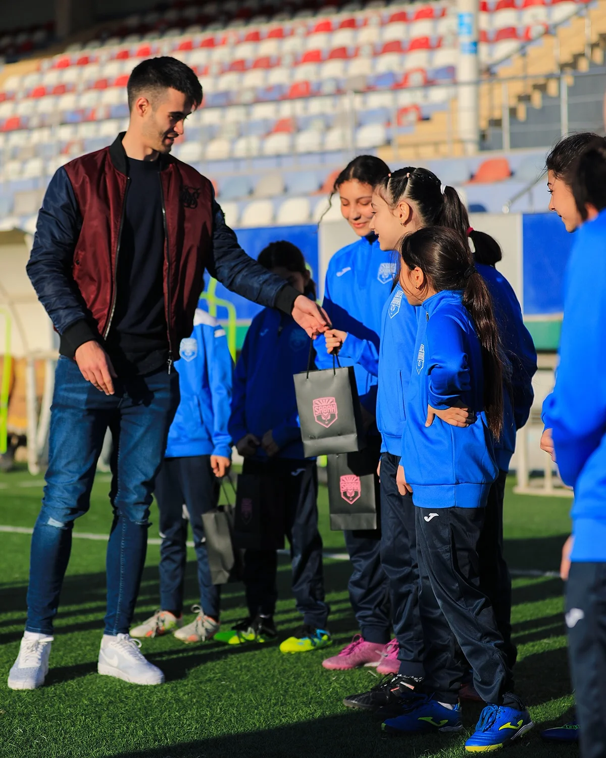 "Sabah"ın legioneri U-13-ün üzvləri ilə görüşdü 