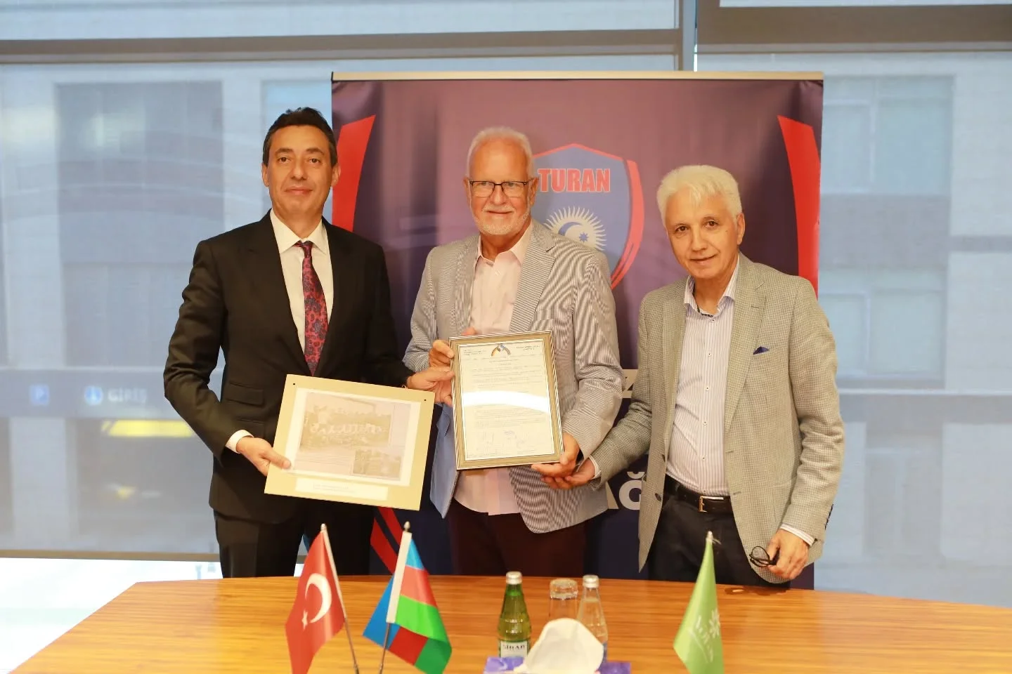 Ehtiram Quliyev alman mütəxəssislə görüşdü 