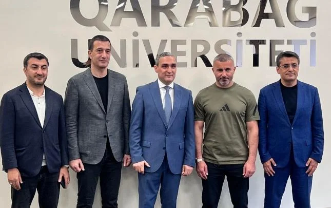 "Qarabağ" Şuşada 1 nömrəli məktəbi ziyarət etdi - FOTO 