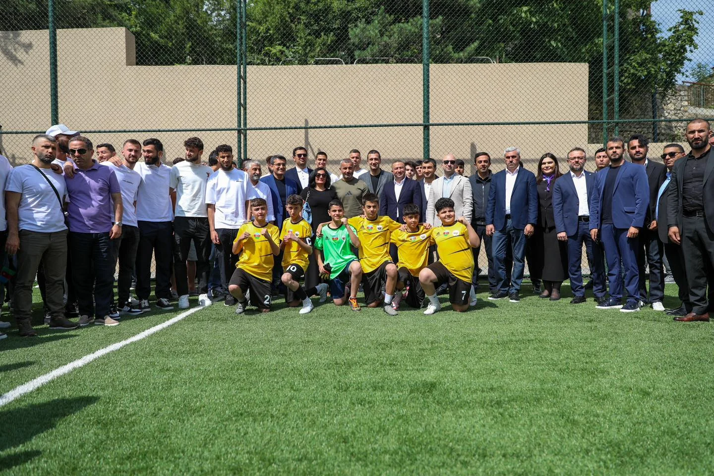 "Qarabağ" Şuşada 1 nömrəli məktəbi ziyarət etdi - FOTO 