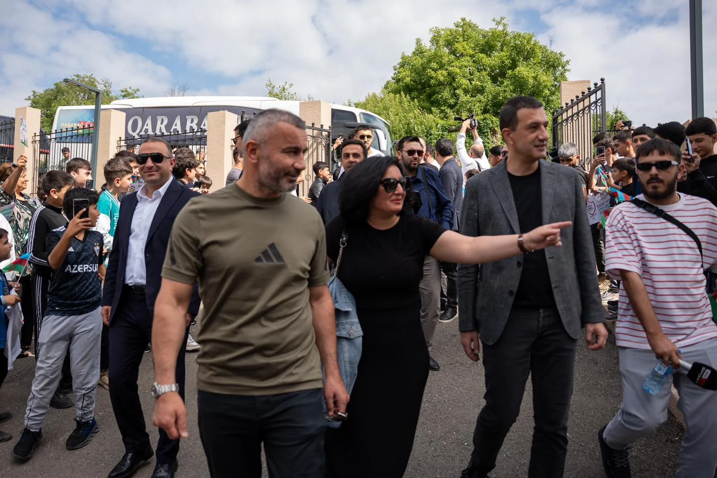 "Qarabağ" Şuşada 1 nömrəli məktəbi ziyarət etdi - FOTO 
