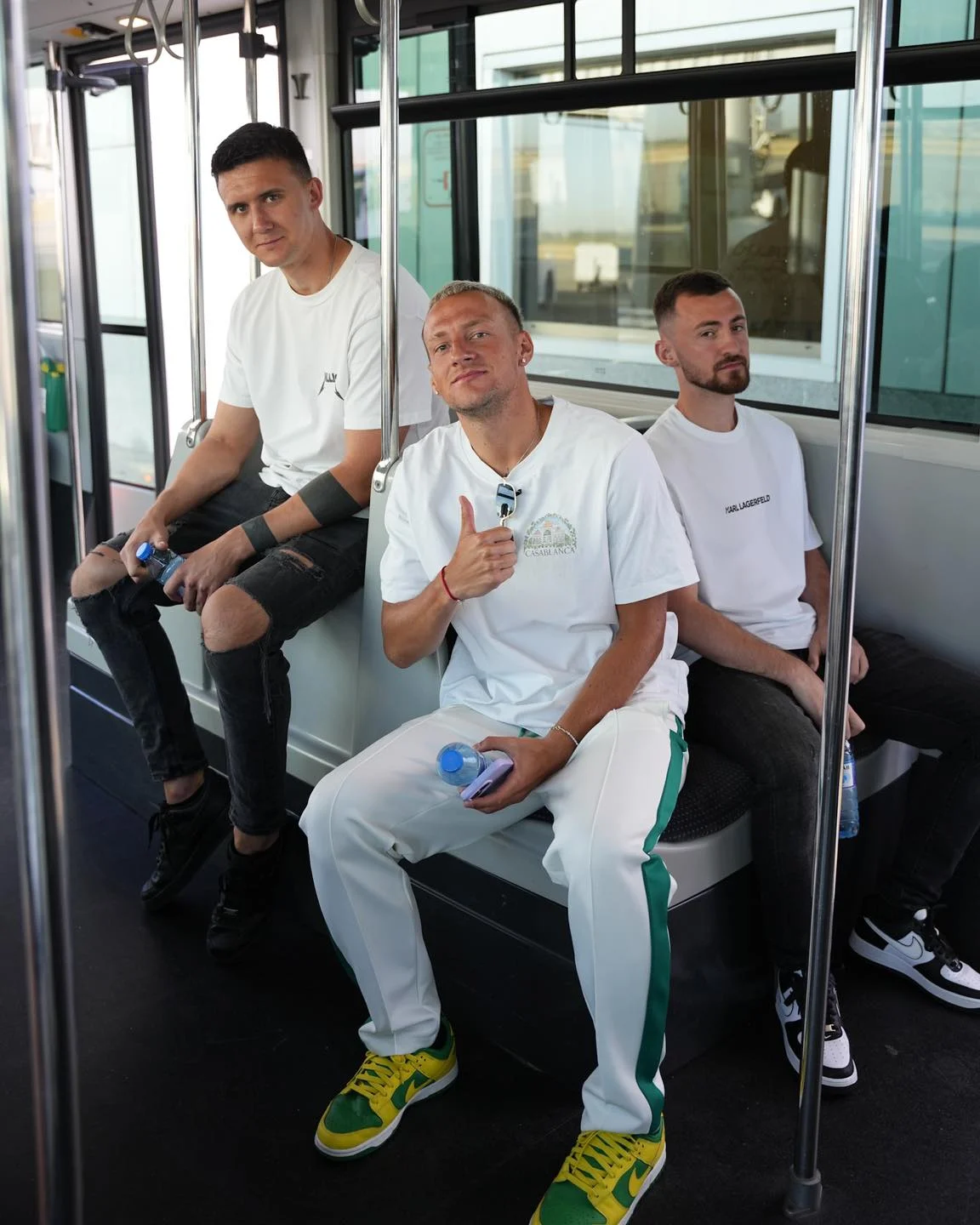 "Qarabağ" Şuşada 1 nömrəli məktəbi ziyarət etdi - FOTO 