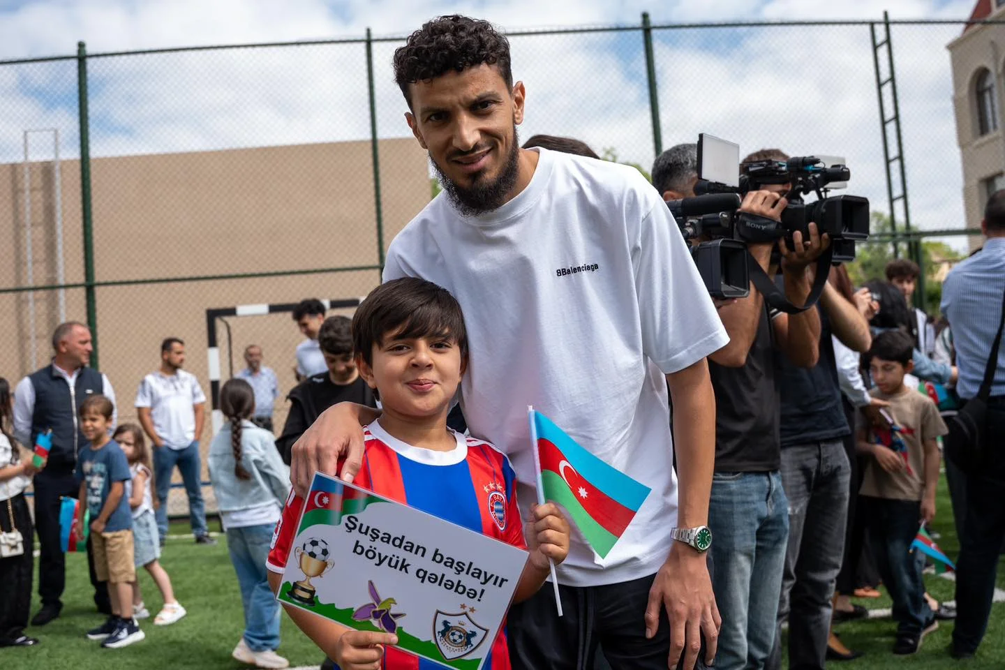 "Qarabağ" Şuşada 1 nömrəli məktəbi ziyarət etdi - FOTO 