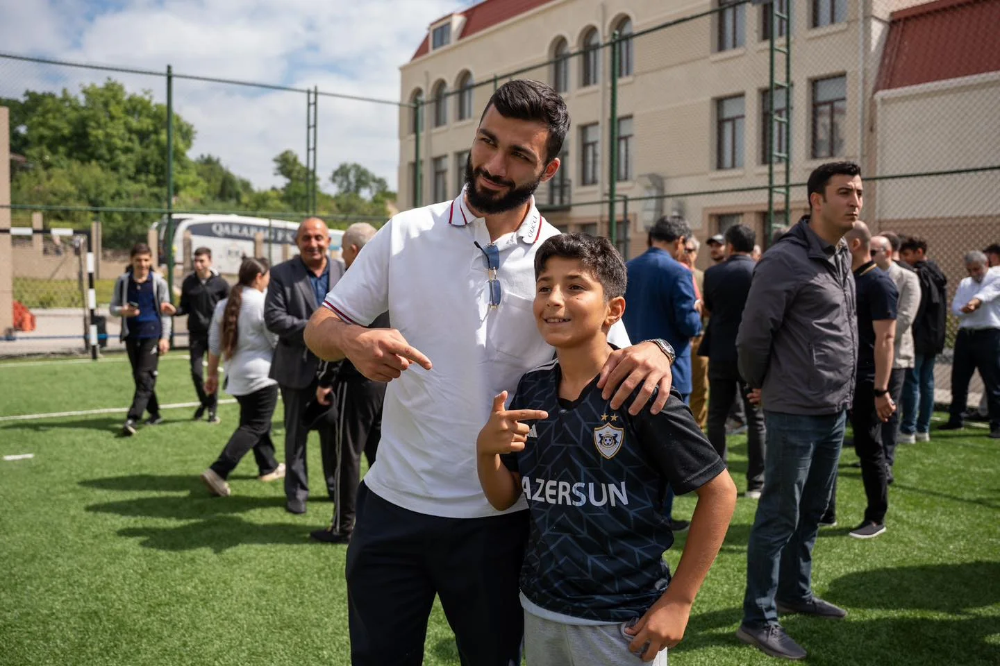 "Qarabağ" Şuşada 1 nömrəli məktəbi ziyarət etdi - FOTO 