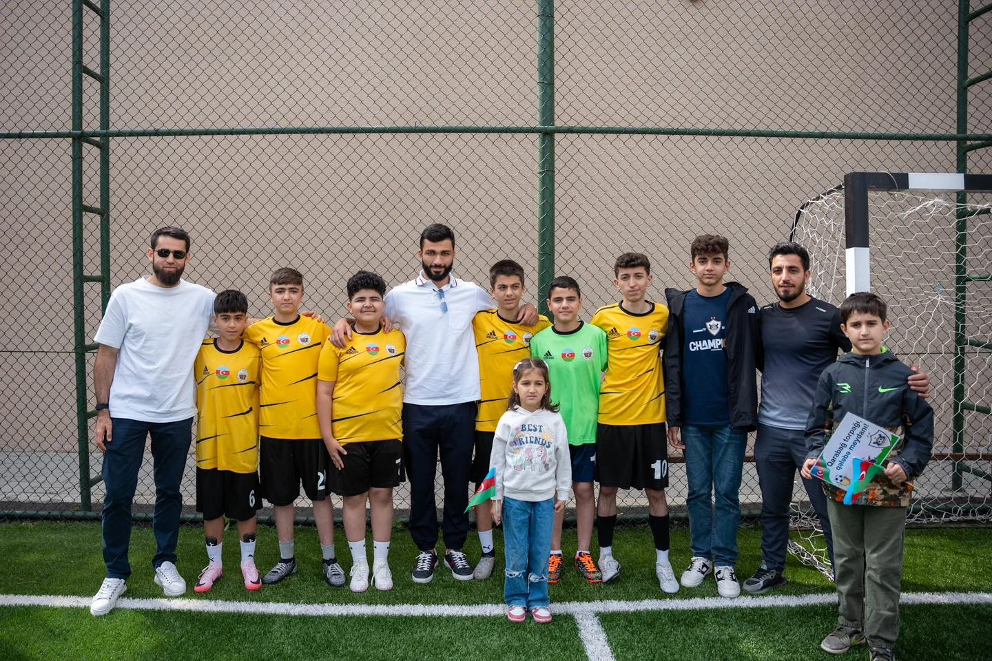 "Qarabağ" Şuşada 1 nömrəli məktəbi ziyarət etdi - FOTO 