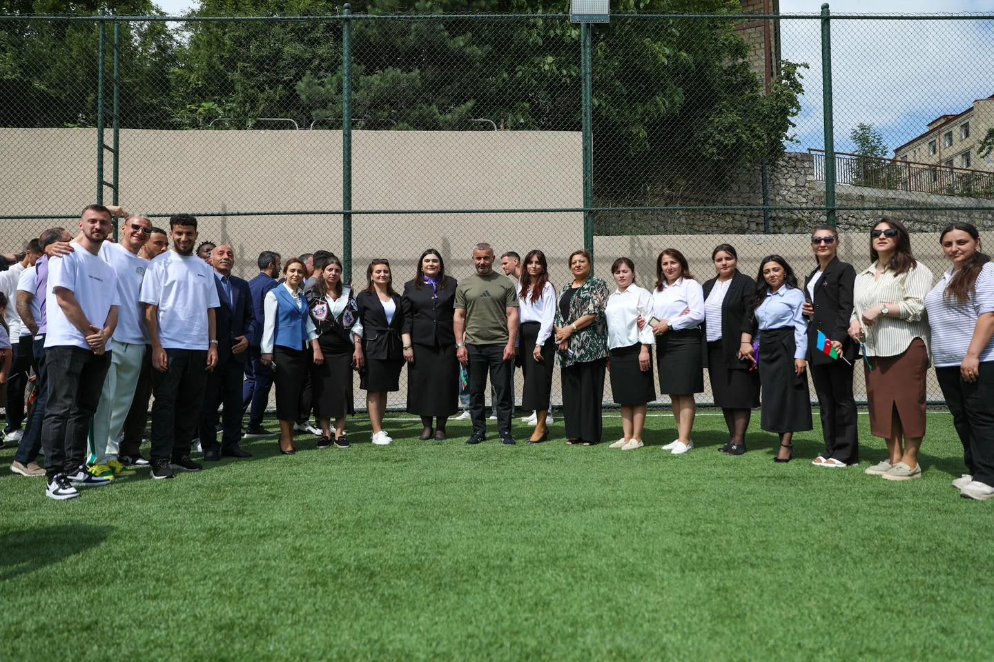 "Qarabağ" Şuşada 1 nömrəli məktəbi ziyarət etdi - FOTO 