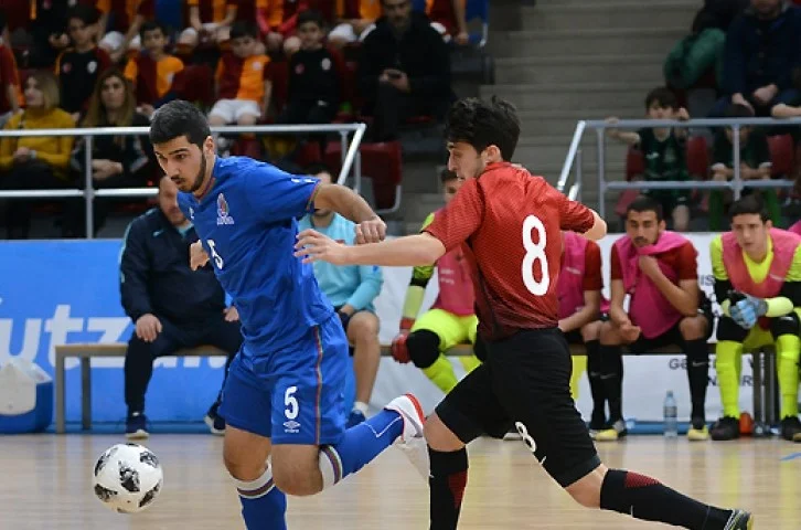 Azərbaycan millisinin üzvü klubsuz qaldı 