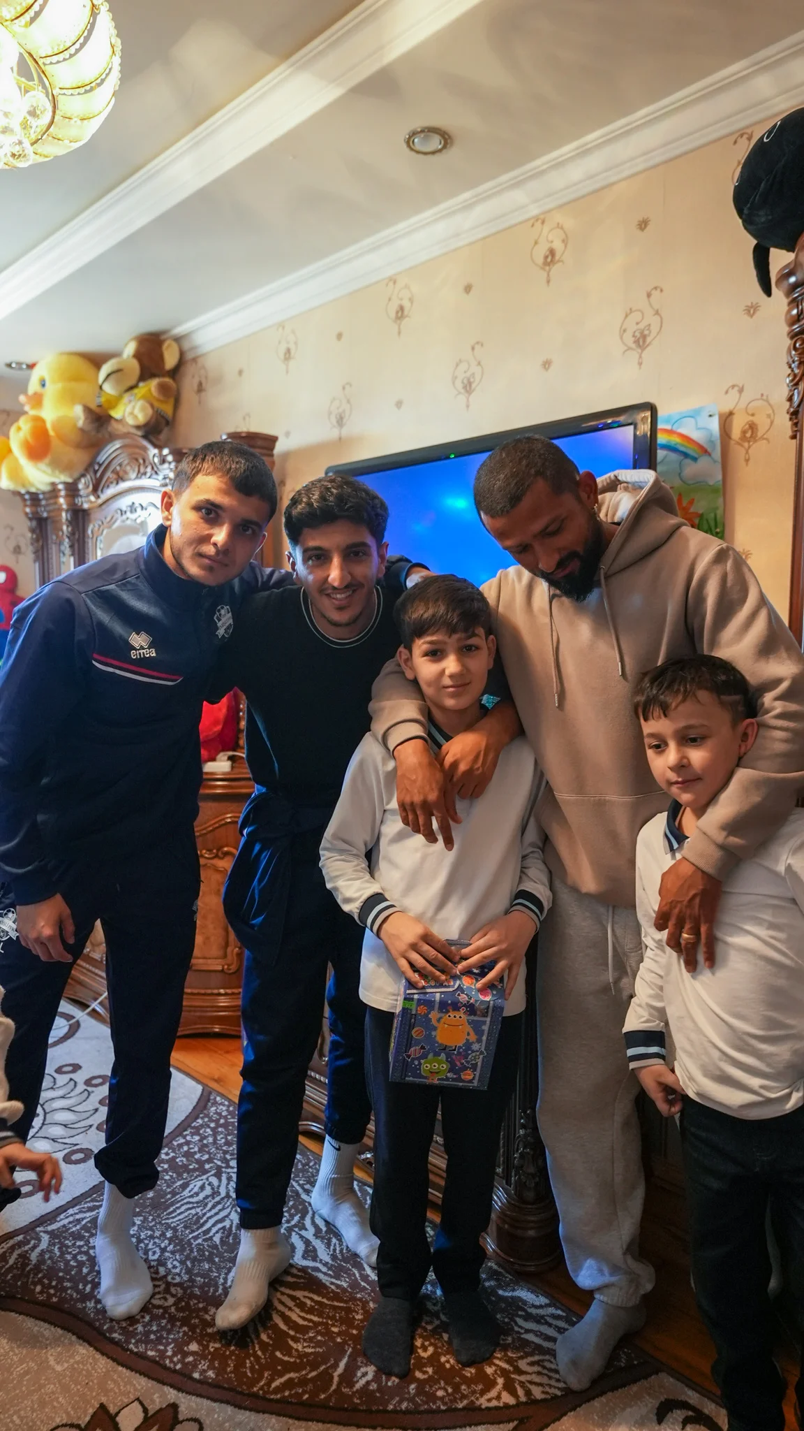 “İmişli”nin futbolçuları Şirvanda uşaq sığınacağını ziyarət ediblər - FOTO/VİDEO 