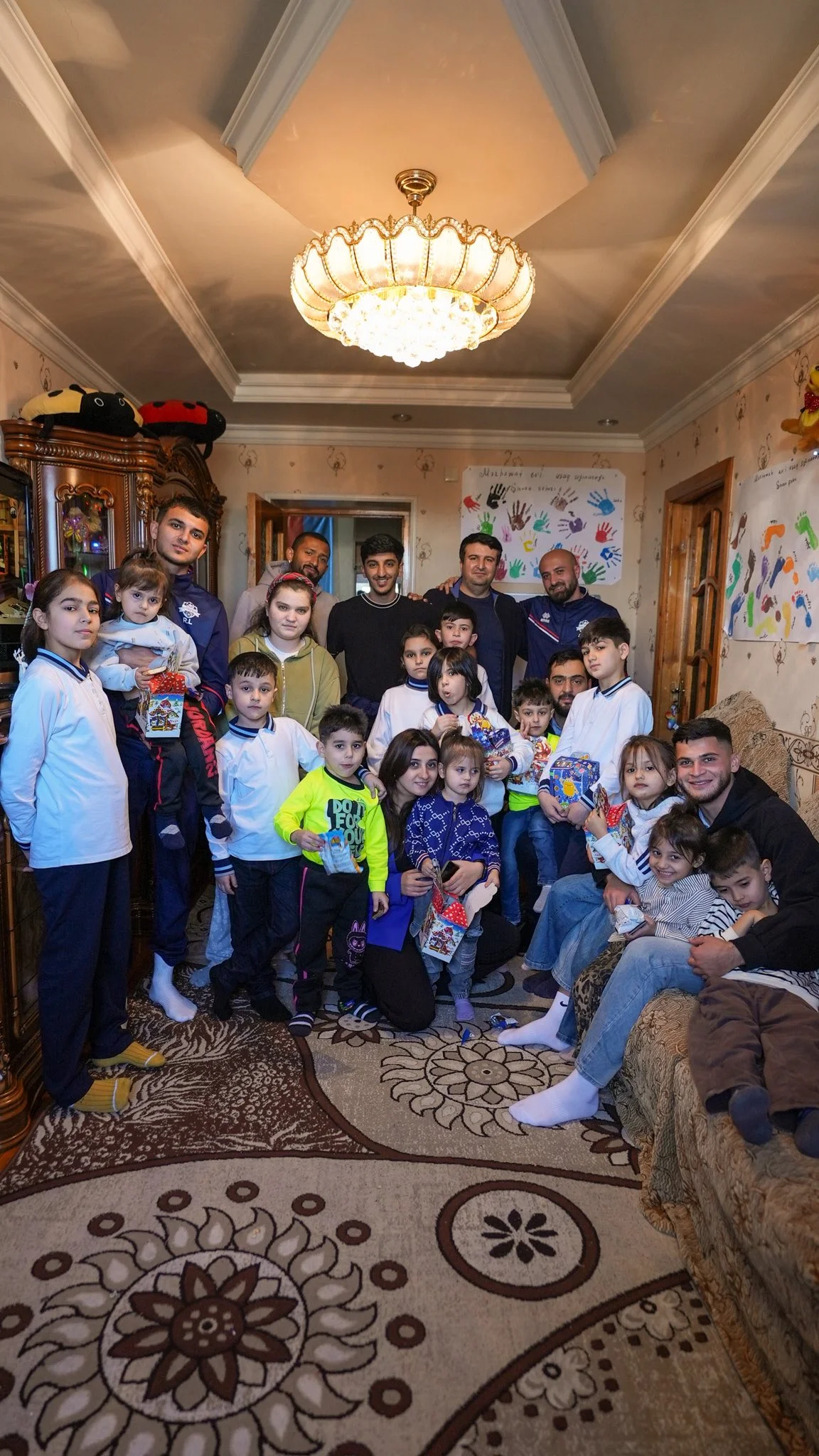 “İmişli”nin futbolçuları Şirvanda uşaq sığınacağını ziyarət ediblər - FOTO/VİDEO 