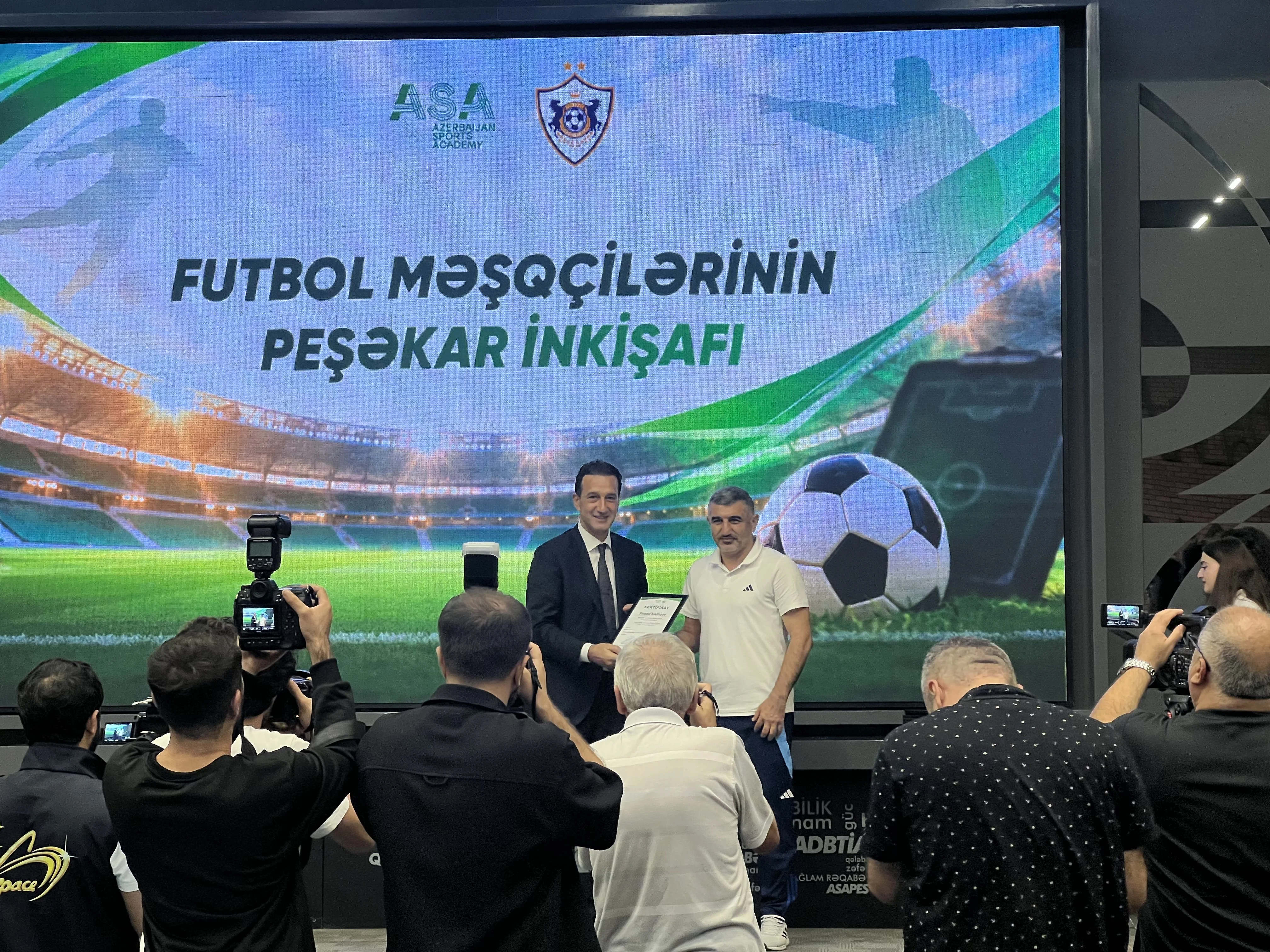 “Qarabağ”ın məqsədi yalnız futbolçu yetişdirmək deyil, həm də...” -  Emrah Çelikel