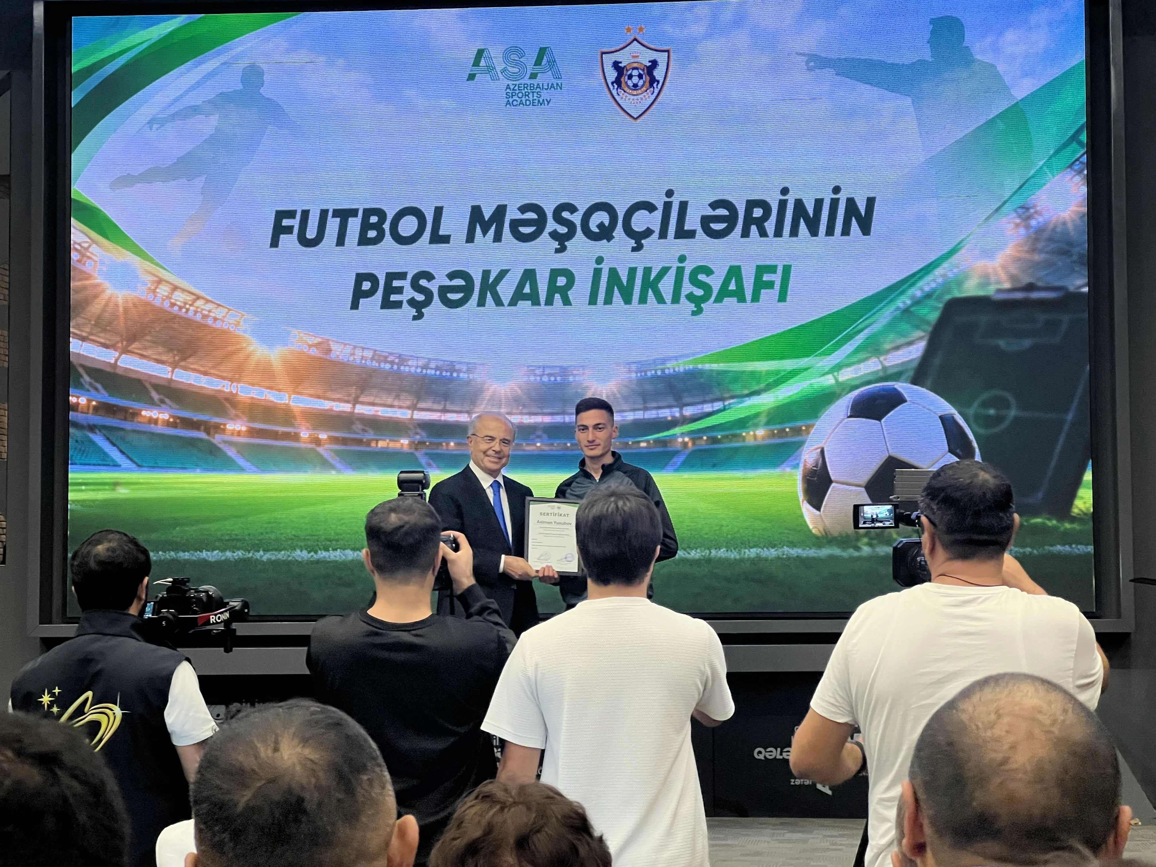 “Qarabağ”ın məqsədi yalnız futbolçu yetişdirmək deyil, həm də...” -  Emrah Çelikel