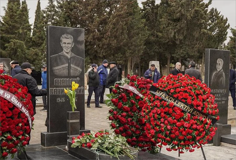 AFFA rəhbərliyi Anatoli Banişevskinin məzarını ziyarət etdi - Fotolar 